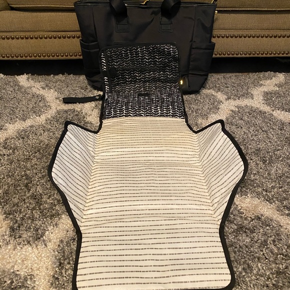 Skip hop diaper bag and accessories bundle - Picture 4 of 9